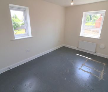 2 bedroom end of terrace house to rent - Photo 2