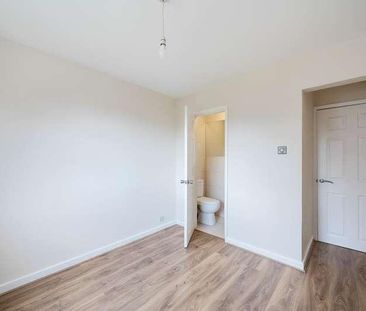 The Fountains, Ballards Lane, N3 - Photo 5