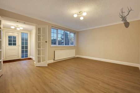 4 bedroom semi-detached house to rent - Photo 3