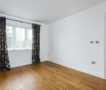 4 bedroom semi-detached house to rent - Photo 3