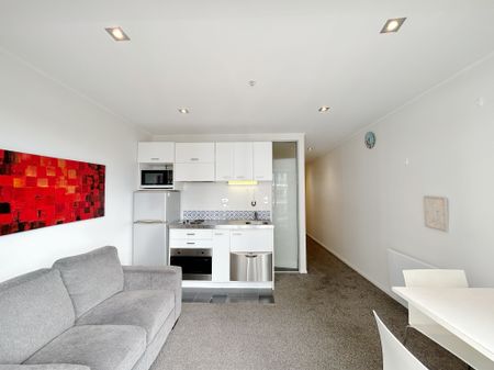 Two Bedrooms in Town - Photo 5