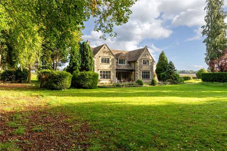 An exceptional property comprising a classic country house together with a contemporary cottage and set in 7.5 acres. - Photo 3