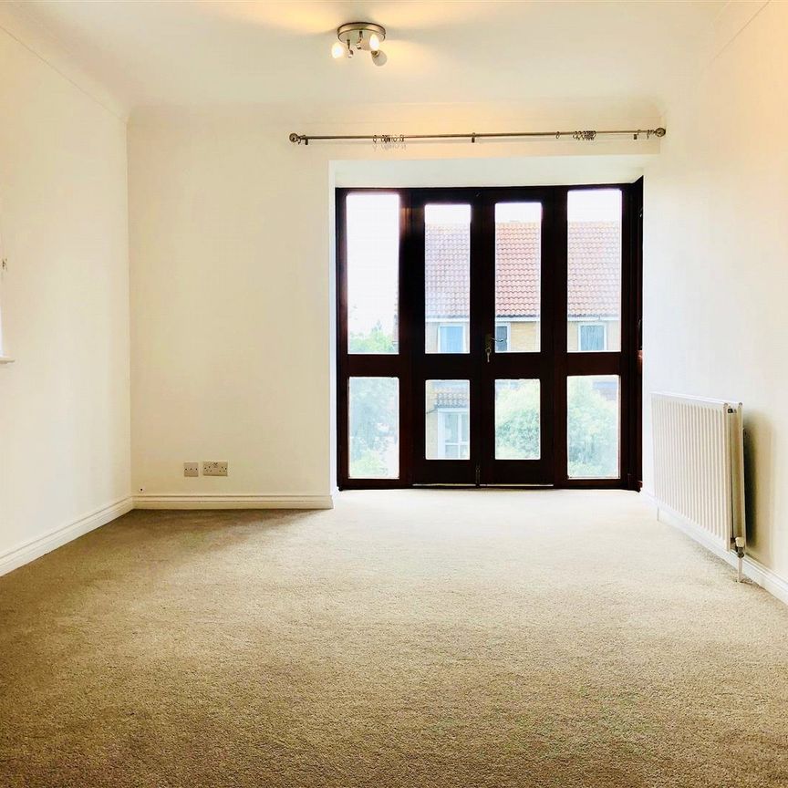 Farriers Road, Epsom, Surrey, KT17 1LP - Photo 1
