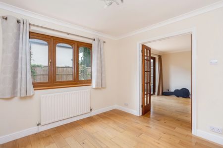 5 bedroom detached house to rent - Photo 2