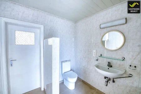 Lichtrijke woning met 2 slaapkamers, warmtepomp, zonnepanelen, parkeerplaats en tuin nabij centrum Eeklo - Foto 3