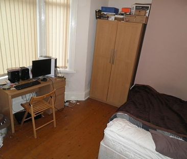 2 Bed Flat Second Avenue - Photo 2