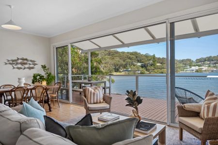 Captivating Waterfront Cottage with breathtaking views of Hardys Bay and surrounds - Photo 4