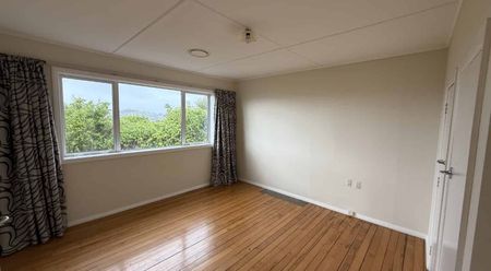 3 Bedroom, 1 Bathroom - Photo 3