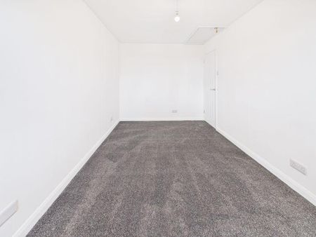 4 bedroom semi-detached house to rent - Photo 5