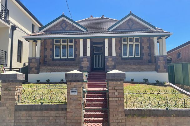 18 Kimberley Road, - Photo 1