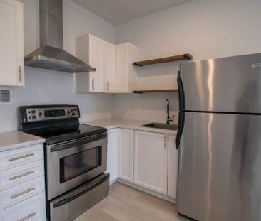6748 Winston St, Niagara Falls - All Inclusive 1 Bed Unit - Photo 4