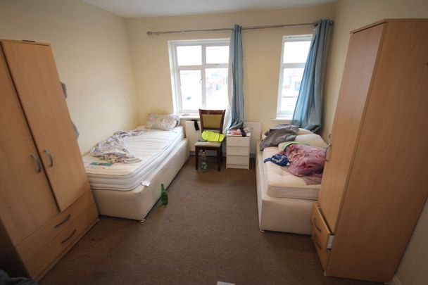Uxbridge Road, Hillingdon, UB10 - Photo 1