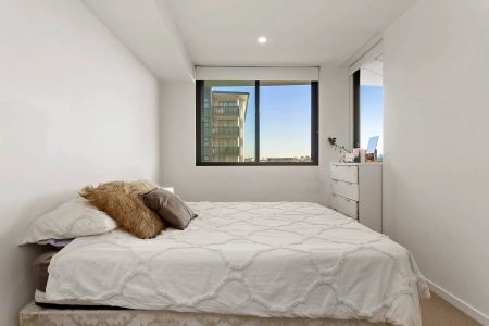 Modern Two Bedroom Apartment in Convenient Location - Photo 4