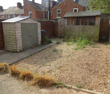 3 bed House - To Let - Photo 6