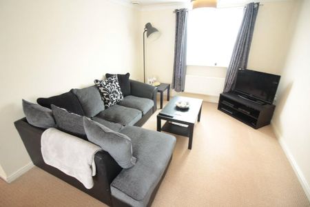 2 bedroom flat to rent - Photo 2