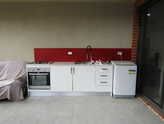 Stunning 5-Bedroom Family Home!! - Photo 1