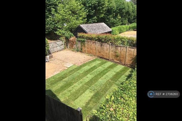 3 bedroom semi-detached house to rent - Photo 1