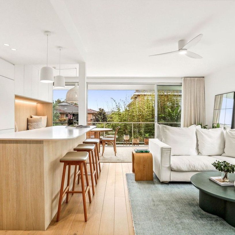 Renovated 2 Bedroom Apartment with North-East Aspect - Photo 1