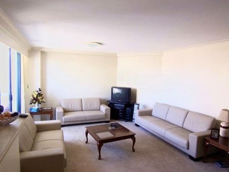 Modern 3 Bedrooms High Level and 2 garage In Prime Location Available For Lease!! - Photo 2