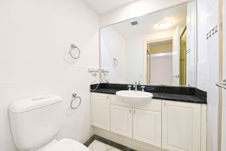 Elegant Waterfront Living in the Prestigious Anchorage, Balmain Shores - Photo 3