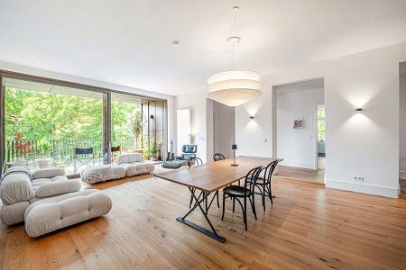 Edel sanierte 4-Zimmer-Wohnung mit Loggia in historischem Stadtpalais direkt an der Isar - Photo 5