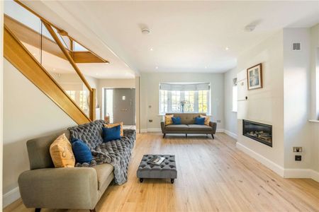 An immaculately presented modern home in prime Sevenoaks setting - Photo 2