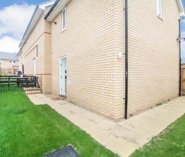 2 bedroom end of terrace house to rent - Photo 3