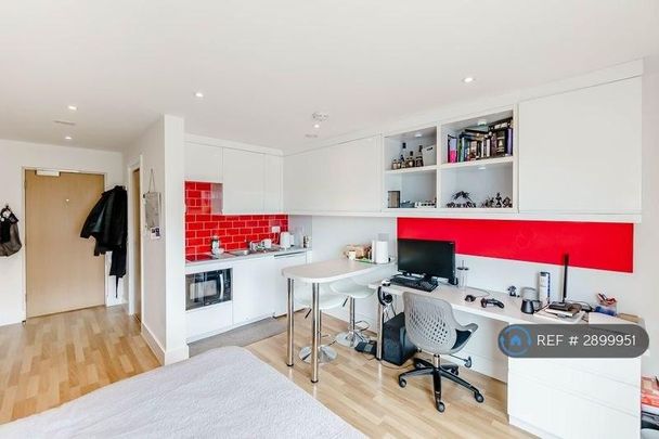 Studio to rent - Photo 1