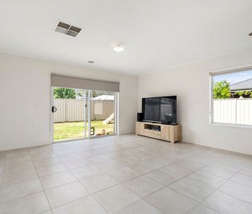 43 AXFORD BOULEVARD, Wodonga VIC 3690 - House For Rent | Domain - Photo 1