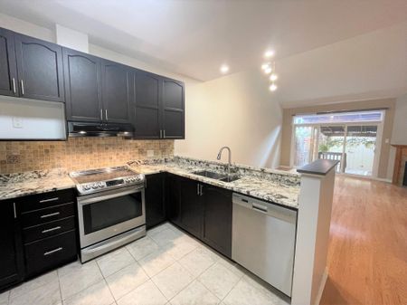 For Lease - 180 Hartsmere Drive, Stittsville - Munster - Richmond, Ontario - Photo 5