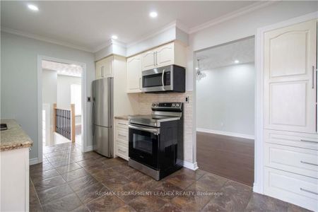 Detached Home For Lease | X8139096 - Photo 5