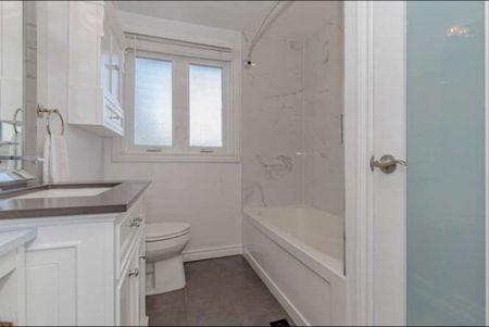 For Lease - 152 Kenwood Avenue, Burlington, Ontario - Photo 5