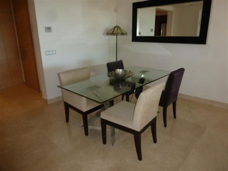 Middle Floor Apartment in La Quinta - Photo 3