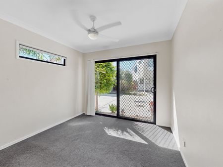 🏡 Spacious 4-Bedroom Townhouse in Palm Views Estate, Raceview - Photo 4