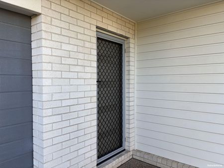 Spacious Family Living in Prime Urraween Location - Photo 3