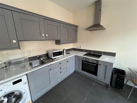 Flat 2, 4 Fitzroy Avenue, Belfast, BT7 1HW - Photo 4
