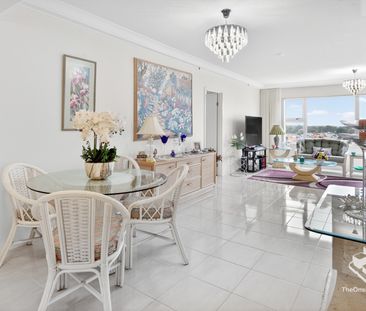 Luxury Renovated Apartment in Paradise Waters with Stunning Views - Photo 2