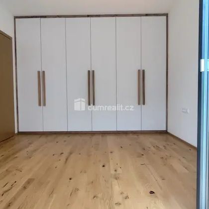Moderní novostavba 2+kk se zahradou a terasou v rezidenci Nuselský Pivovar - Photo 1