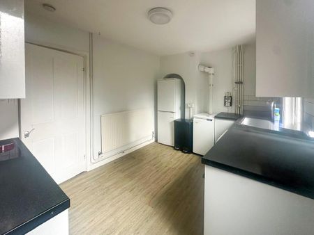 2 bedroom semi-detached house to rent - Photo 4