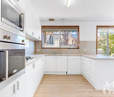 Spacious & Stylish Family Home in Prime Camberwell Location - Photo 4