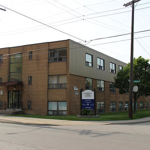 Whitney Court Apartments - Photo 2