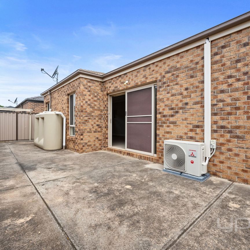 1/10 Haywood Grove, Melton West - Photo 1