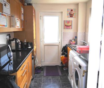 3 bedroom semi-detached house to rent - Photo 4