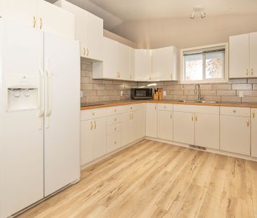 Rent-A-Room in this Roomy 8 Bed Home! Based On Single Occupancy. - Photo 4