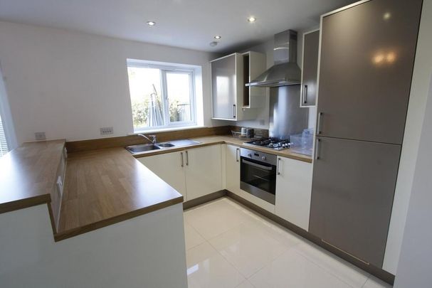 3 bedroom semi-detached house to rent - Photo 1