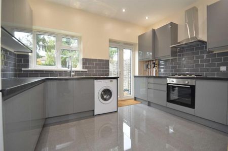 1 bedroom in a house share to rent - Photo 4