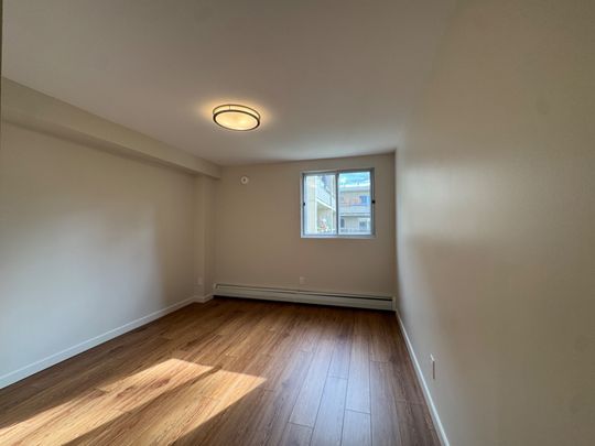 For Lease - 5611 Valley Way Unit# 217, Niagara Falls, Ontario - Photo 1