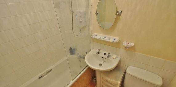 1 Bedroom Apartment To Let - Photo 2