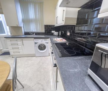 4 bedroom terraced house to rent - Photo 2