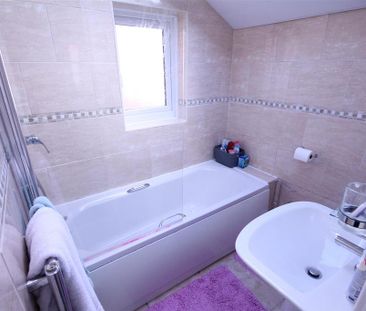 3 bedroom flat to rent - Photo 2